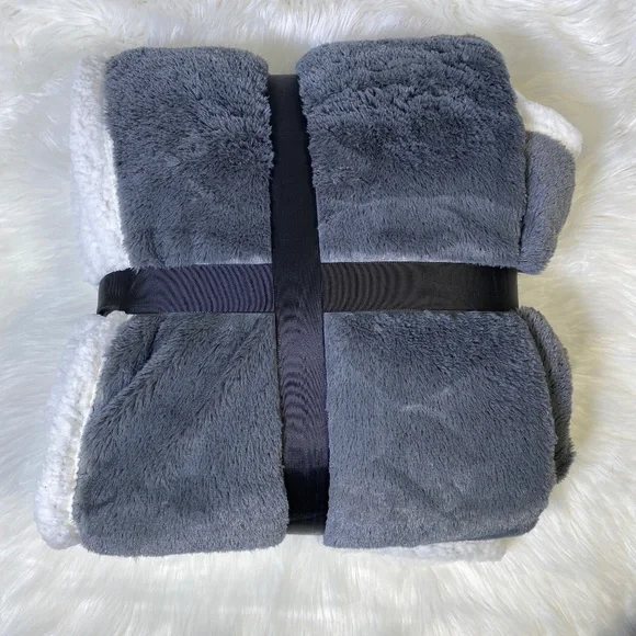 ⭐️SALE⭐️Charcoal Micromink Sherpa - Picture 2 of 3